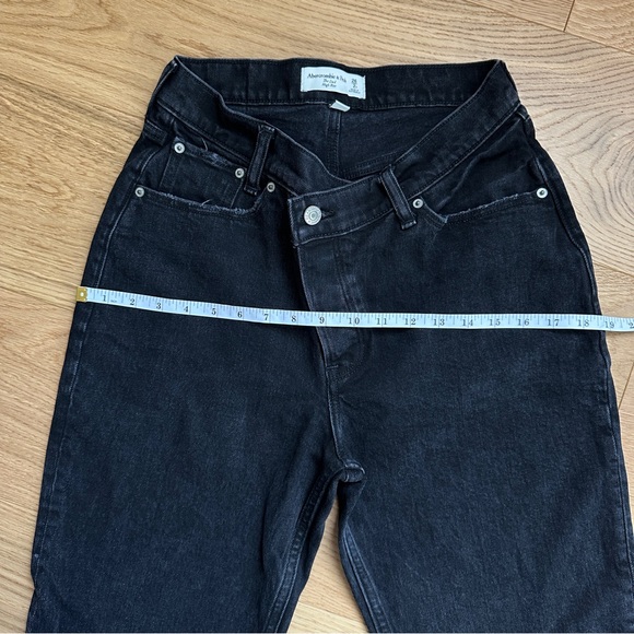 Abercrombie & Fitch The Dad High Rise Curve Love Black Jeans Asymmetric Sz 26 - Picture 8 of 10